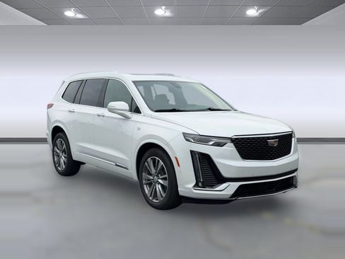 Used 2021 Cadillac XT6 Premium Luxury AWD/4WD image 4