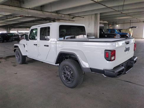New 2025 Jeep Gladiator Sport image 7