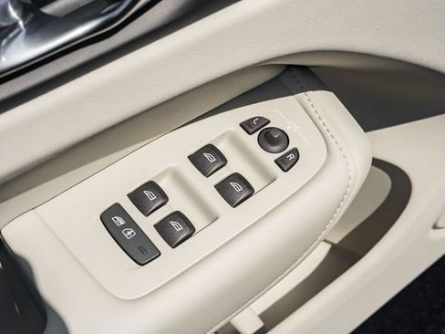 New 2027 Volvo XC60 B5 Ultra AWD/4WD image 40