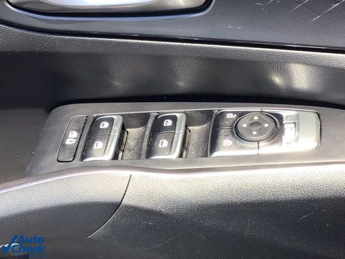 Used 2023 Kia Sorento LX image 11