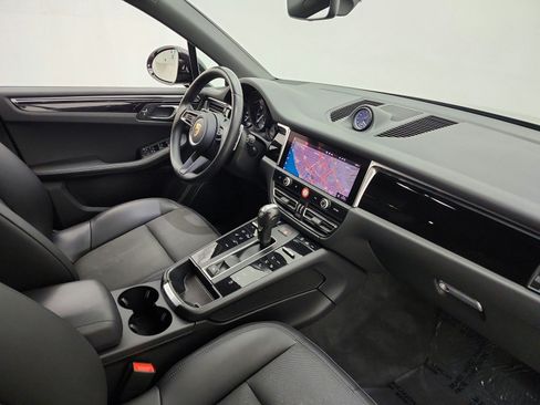 Used 2023 Porsche Macan AWD/4WD image 18
