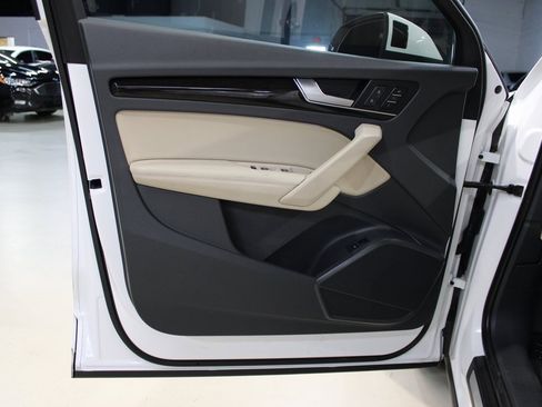 Used 2019 Audi Q5 2.0T Premium Plus w/ Premium Plus Package image 28