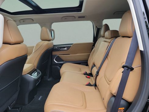 Certified 2026 INFINITI QX80 Luxe w/ Cargo Package AWD/4WD image 6