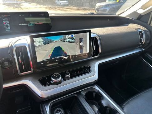 Used 2025 Ford Expedition Platinum image 42