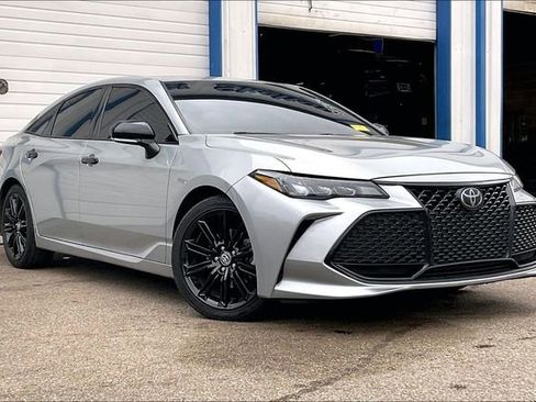 Used 2021 Toyota Avalon XSE image 1