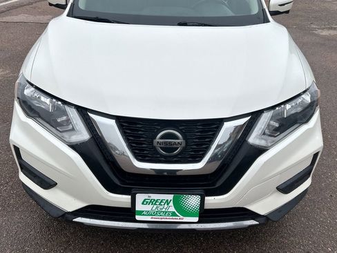 Used 2019 Nissan Rogue SV w/ Premium Package image 11