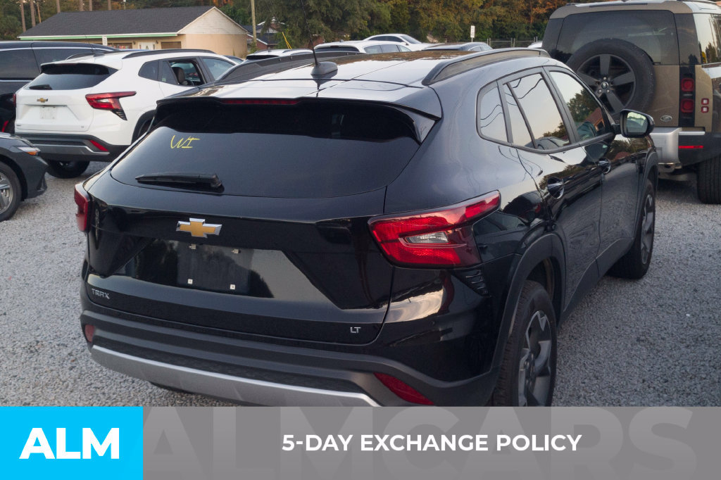 Used 2025 Chevrolet Trax LT FWD image 3
