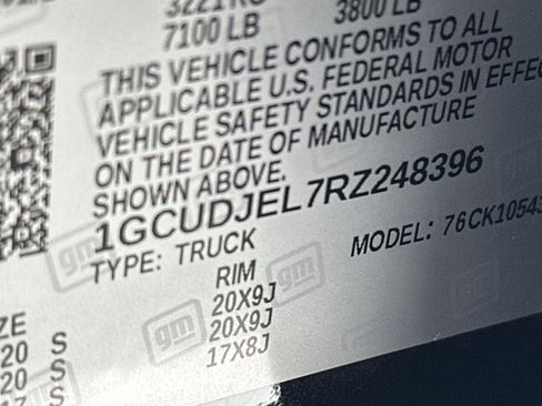 Used 2024 Chevrolet Silverado 1500 High Country w/ Technology Package AWD/4WD image 35