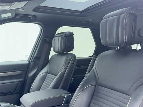 Used 2023 Land Rover Discovery Metropolitan Edition image 39