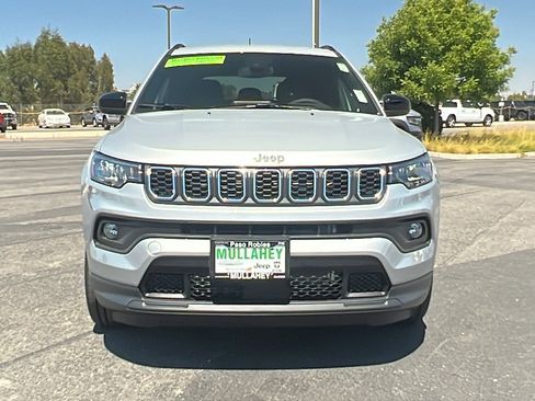 New 2025 Jeep Compass Latitude image 8