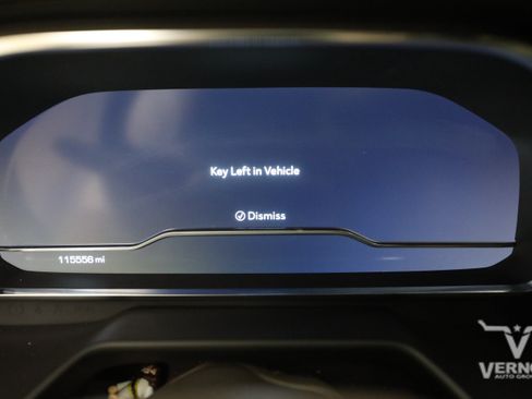 Used 2023 GMC Yukon XL SLT RWD image 9