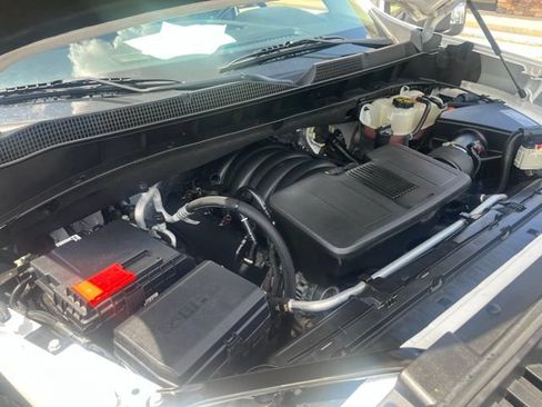Used 2021 Chevrolet Silverado 1500 LT AWD/4WD image 9