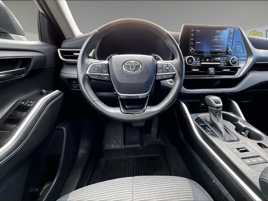 Used 2021 Toyota Highlander LE AWD/4WD image 18