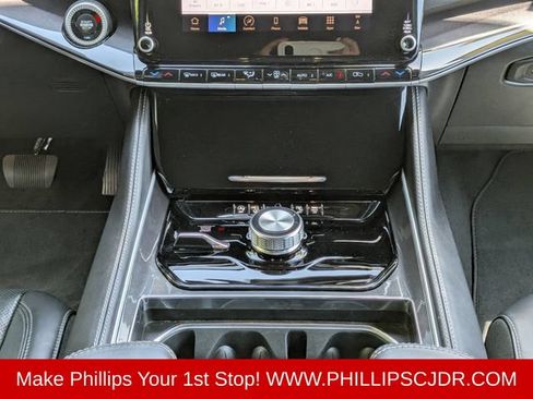 Used 2024 Jeep Wagoneer L 4WD image 18