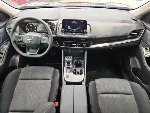 Certified 2026 Nissan Rogue SV FWD image 12
