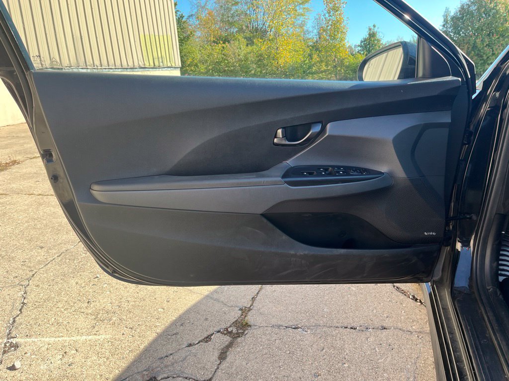 Used 2020 Hyundai Veloster Turbo FWD image 12