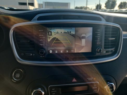 Used 2019 Kia Sorento SX image 29