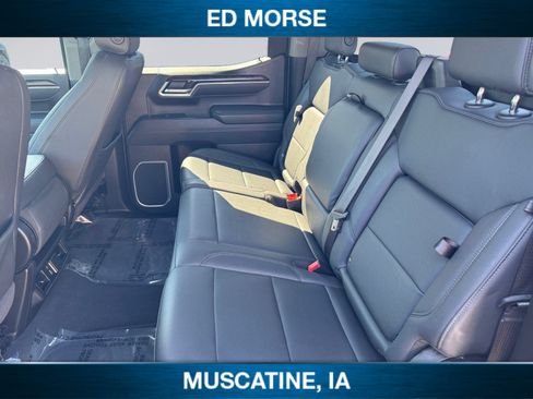Used 2025 GMC Sierra 1500 SLT AWD/4WD image 13