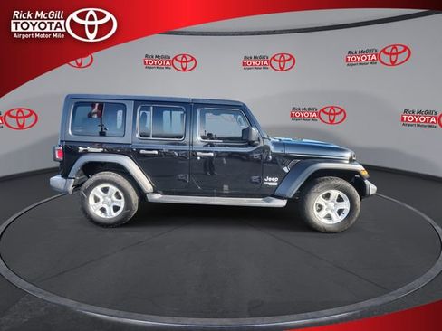 Used 2019 Jeep Wrangler Unlimited Sport S AWD/4WD image 9
