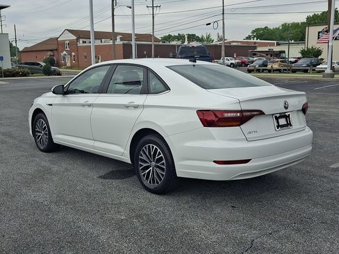 Used 2019 Volkswagen Jetta SEL w/ Cold Weather Package FWD image 4