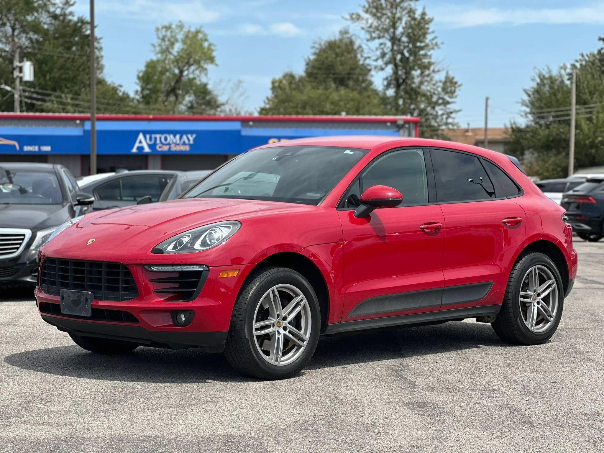 Used 2018 Porsche Macan Sport Edition AWD/4WD image 1