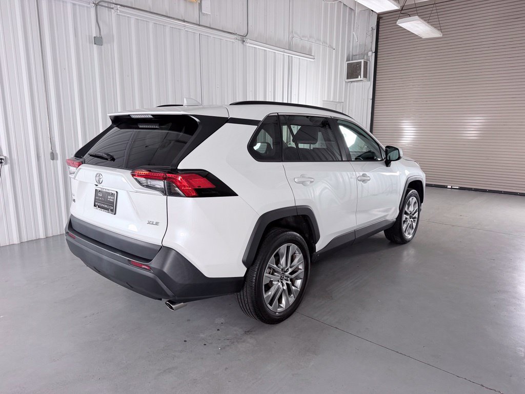 Used 2023 Toyota RAV4 XLE Premium FWD image 5