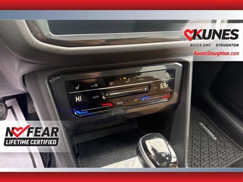 Used 2022 Volkswagen Tiguan SE image 47