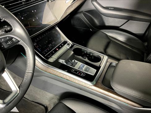 Used 2019 Audi Q8 Prestige w/ Cold Weather Package AWD/4WD image 18
