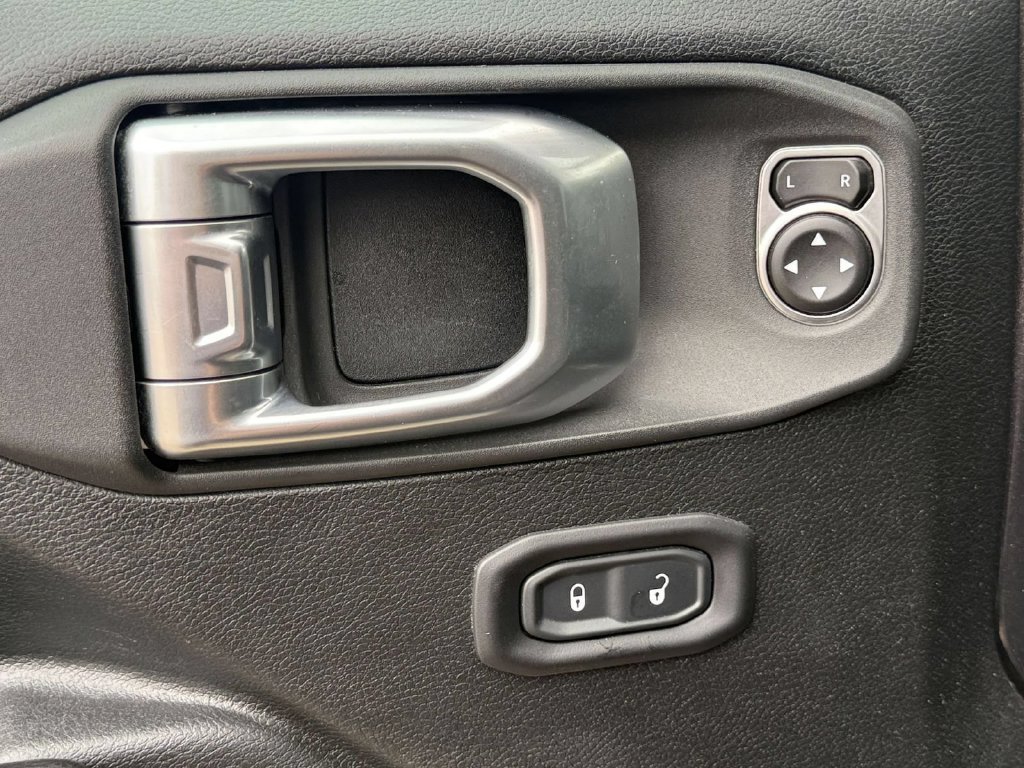 Used 2020 Jeep Wrangler Unlimited Sport AWD/4WD image 15