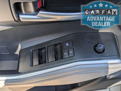 Used 2022 Toyota Highlander XLE AWD/4WD image 16
