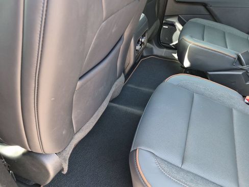 Used 2026 GMC Acadia AT4 w/ Luxury Package AWD/4WD image 36