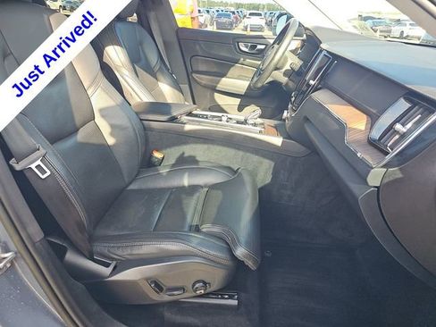 Used 2023 Volvo XC60 B5 Ultimate w/ Climate Package FWD image 10