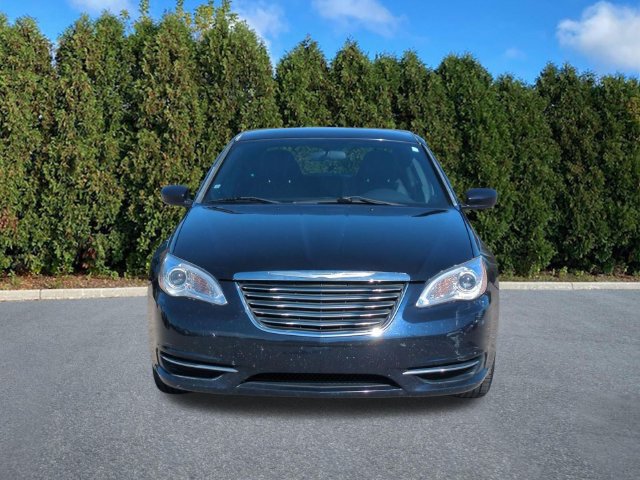Used 2011 Chrysler 200 Touring FWD image 2