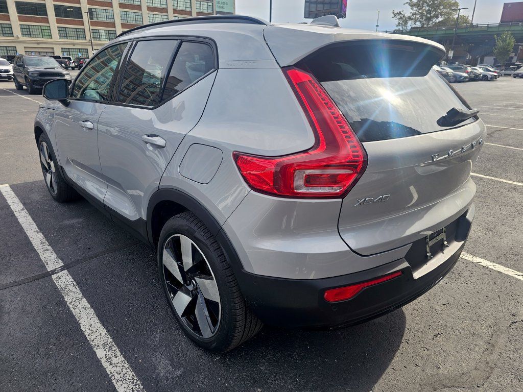 Certified 2023 Volvo XC40 Recharge Ultimate AWD/4WD image 4