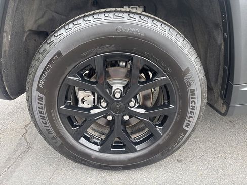 Certified 2024 Jeep Grand Cherokee Altitude image 10