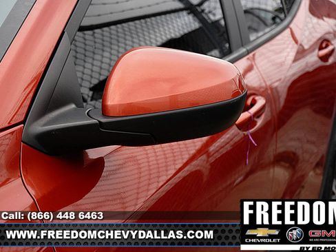 Certified 2024 Chevrolet Trax LT FWD image 9