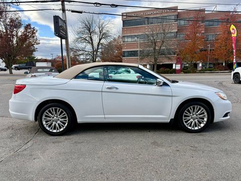 Used 2011 Chrysler 200 Limited FWD image 12