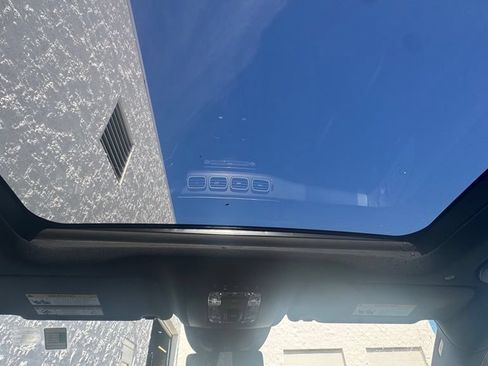 Used 2025 Mercedes-Benz GLE 350 4MATIC image 16