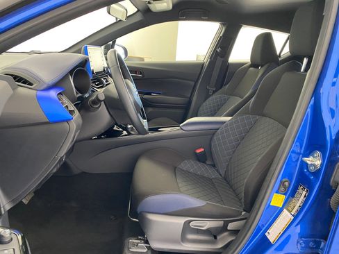 Used 2020 Toyota C-HR XLE image 5