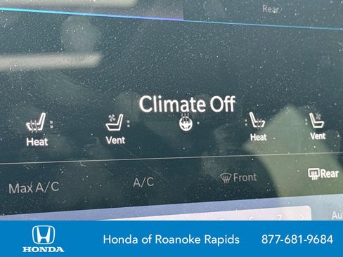 Used 2023 Chrysler Pacifica Limited FWD image 32
