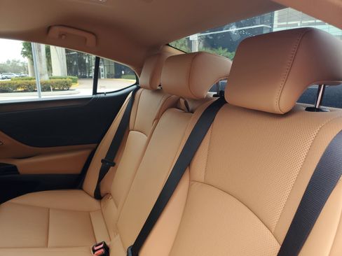 Used 2024 Lexus ES 350 w/ Premium Package image 15