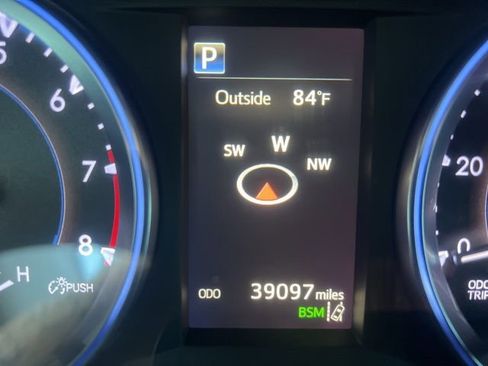 Used 2019 Toyota Highlander XLE image 11