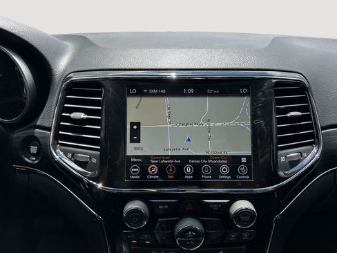 Used 2021 Jeep Grand Cherokee Limited AWD/4WD image 16