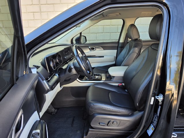 Used 2022 Kia Carnival LX FWD image 18