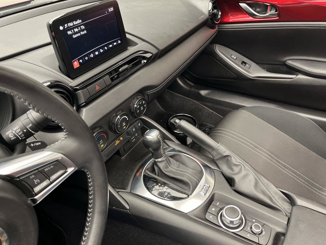 Used 2021 MAZDA MX-5 Miata Club RWD image 13