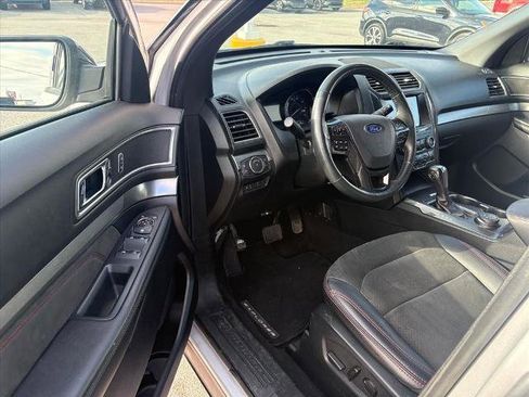 Certified 2019 Ford Explorer XLT w/ Equipment Group 202A image 6