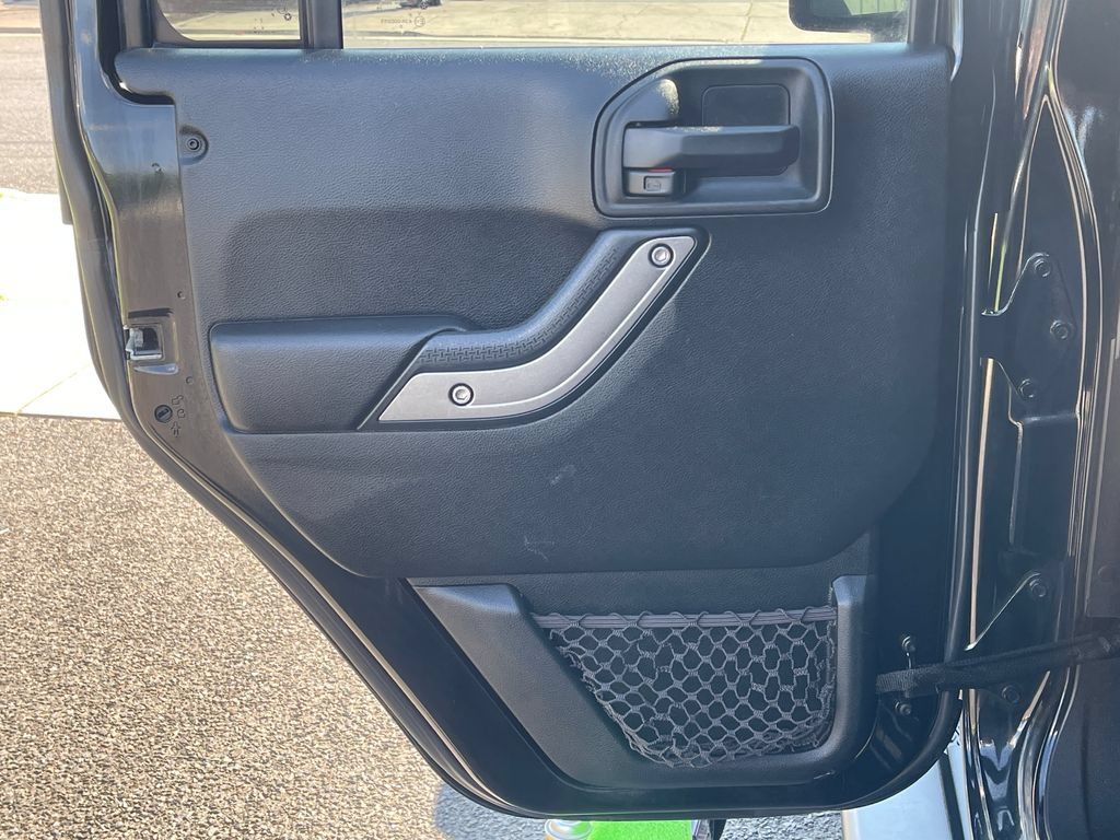 Used 2018 Jeep Wrangler Unlimited Sport S AWD/4WD image 14