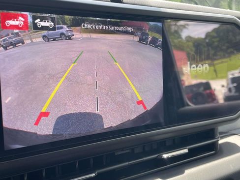 Used 2024 Jeep Wrangler Unlimited Sahara w/ Technology Group AWD/4WD image 18