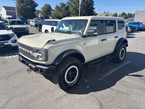 New 2025 Ford Bronco Badlands image 8