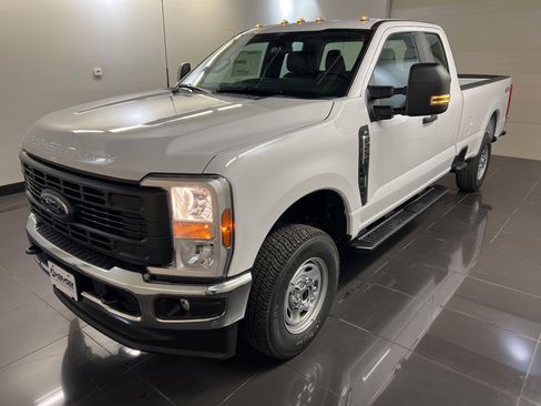 New 2026 Ford F250 XL w/ XL Chrome Package image 3